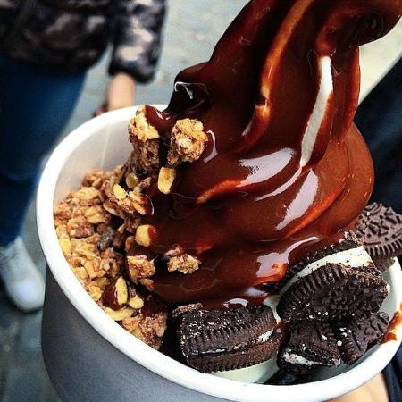 YOGGY's Frozen Yogurt